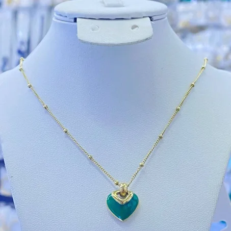 Collier de jade vert coeur naturel Hetian et acier inoxydable