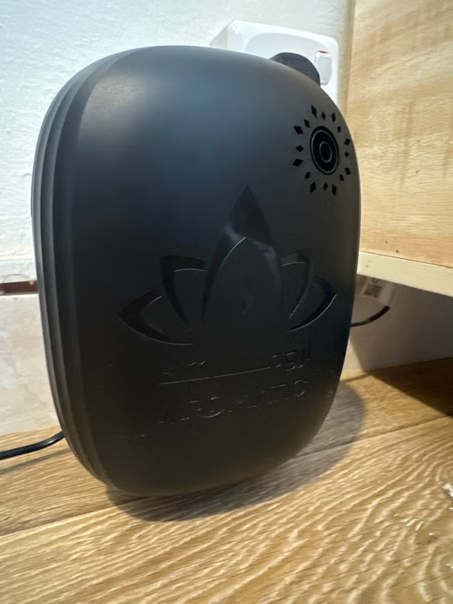 جهاز تعطير الشقق والفلل AF300 أسود