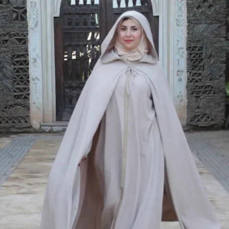 جلابة مغربية فاخرة بتصميم أنيق وعباية مفتوحة