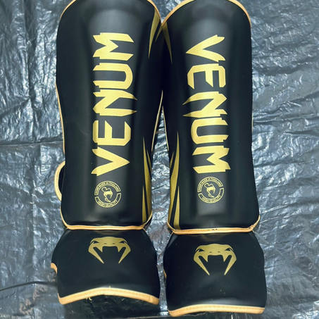 Protège-tibias VENUM Élite – Noir & Or