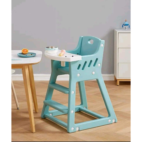 كرسي أكل وشرب للأطفال مع حزام أمان وعجلات متحركة: الراحة والأمان في كل مكان - Chaise haute bébé ferdi plast.