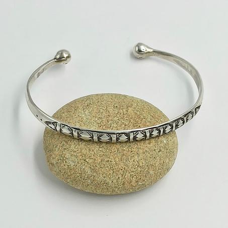 سوار من الفضة الخالصة عيار 925 صناعة يدوية