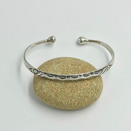 سوار جميل من الفضة النقرة 925 صناعة يدوية