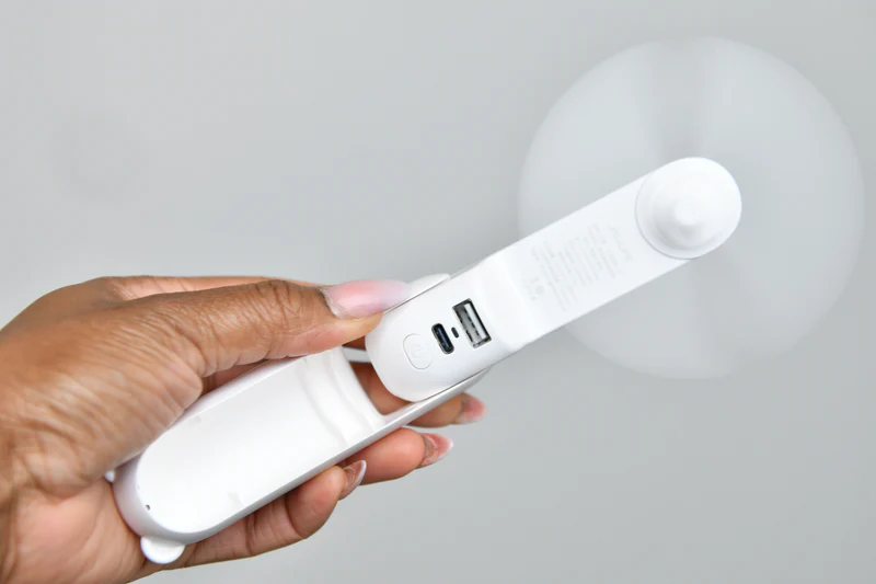 مروحة جيب صغيرة قابلة لاعادة الشحن تعمل بالبطارية و تدعم الشحن الهاتف 😍