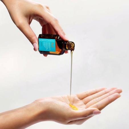 زيوت وكريمات لحل مشاكل البشرة والشعر