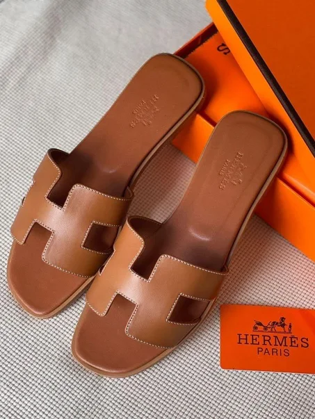 Sandales H en cuir marron – Élégance intemporelle