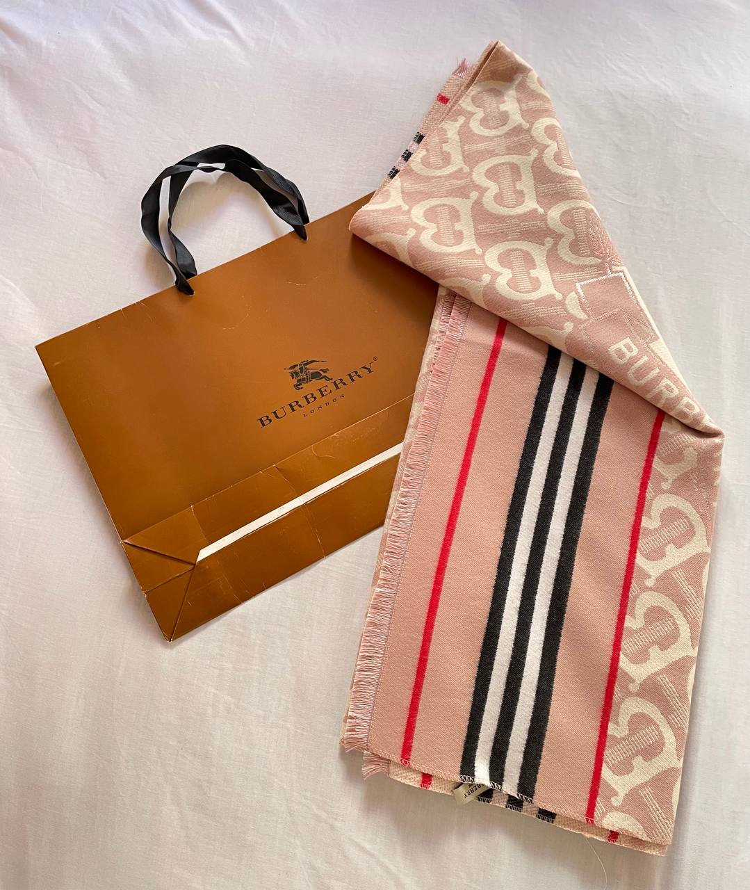 Écharpe Burberry Rose à Motifs Monogramme et Rayures Classiques