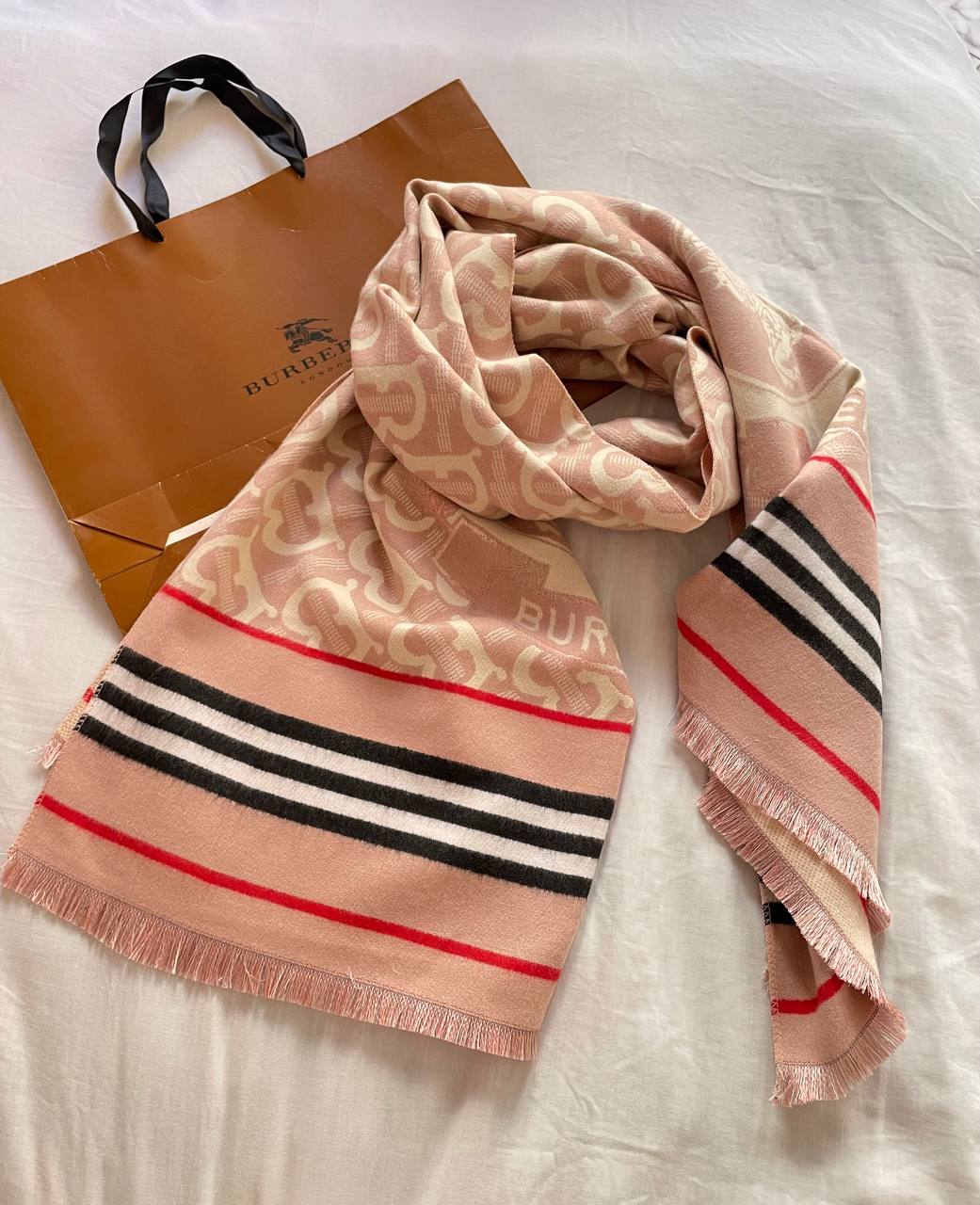 Écharpe Burberry Rose à Motifs Monogramme et Rayures Classiques