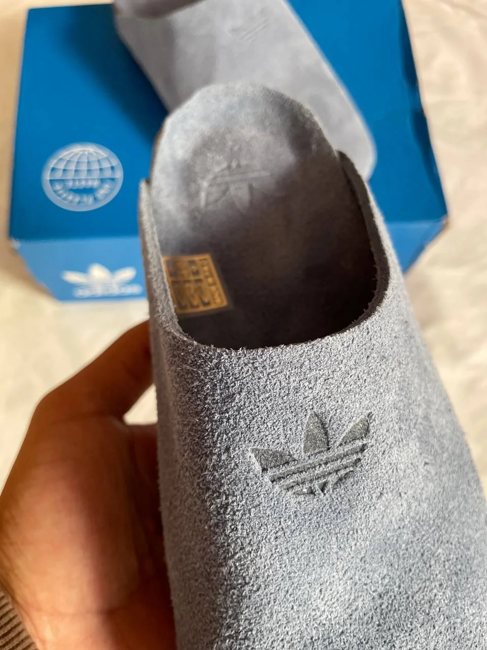 Sabots Adidas en bleu jean – Confort Premium & Style Minimaliste