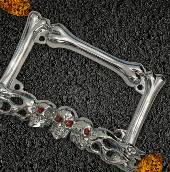 Cadre de plaque d'immatriculation de moto avec motif de crâne
