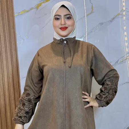 كسوة "دياكونال" شتوية - طرز الورود على الأكمام