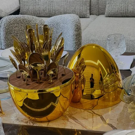 علبة أدوات المائدة الفاخرة بشكل بيضة ذهبية ✨