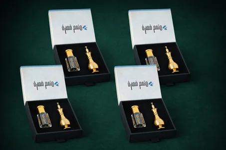 عرض ( 4 قطع ) كحل الاثمد + ( 4 قطع ) مكحلة نحاسية