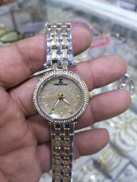 ساعات نسائية