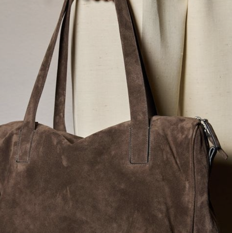 حقائب السفر من الصحراء إلى المكتب