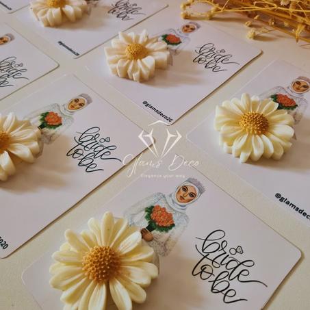 بطاقات بشمعة وردة عباد الشمس