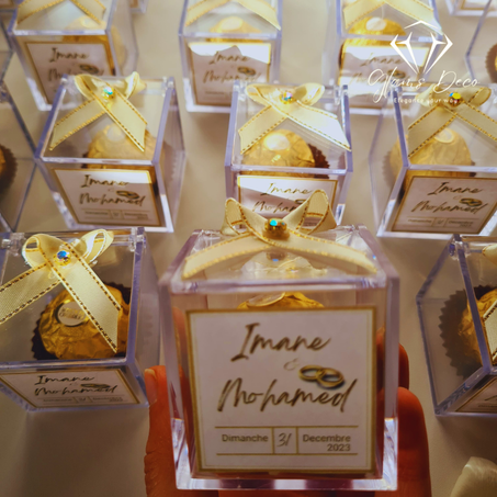 علب اكريليك مشخصة بالاسماء