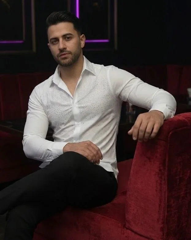 chemise blanche ajustée ornée de motifs