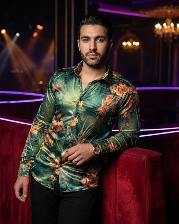 Chemise verte aux motifs floraux