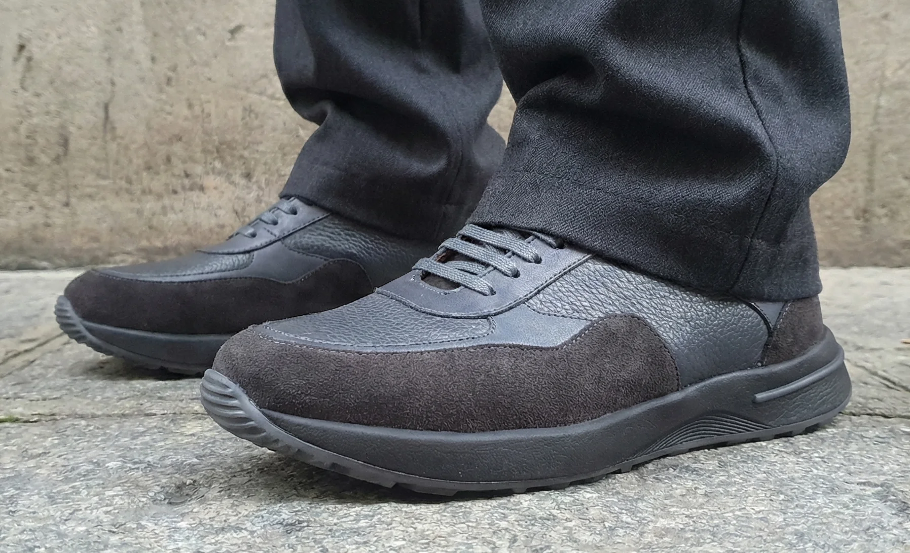 Baskets noires garnies en daim