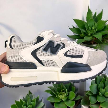حذاء نيو بالانس أوف وايت للنساء: الأناقة العصرية والراحة التي تستحقينها