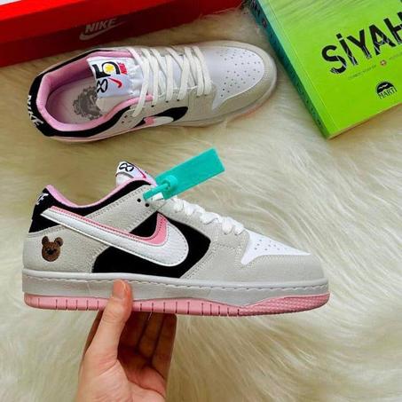 Nike Dunk Low: Elegance and Comfort Designed for the Modern Woman Nike Dunk Low: الأناقة والراحة المصممة خصيصًا للمرأة العصرية