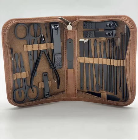 Ensemble de Manucure et Pédicure 26 Pièces – Acier Inoxydable (trousse marronne)