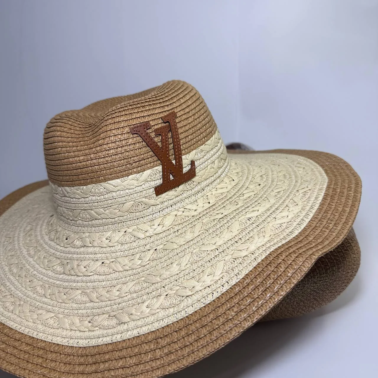 🌸👒 LV Beach Style
