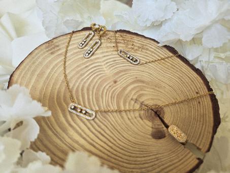 Messika💎 – طقم ذهبي راقي ولمّاع