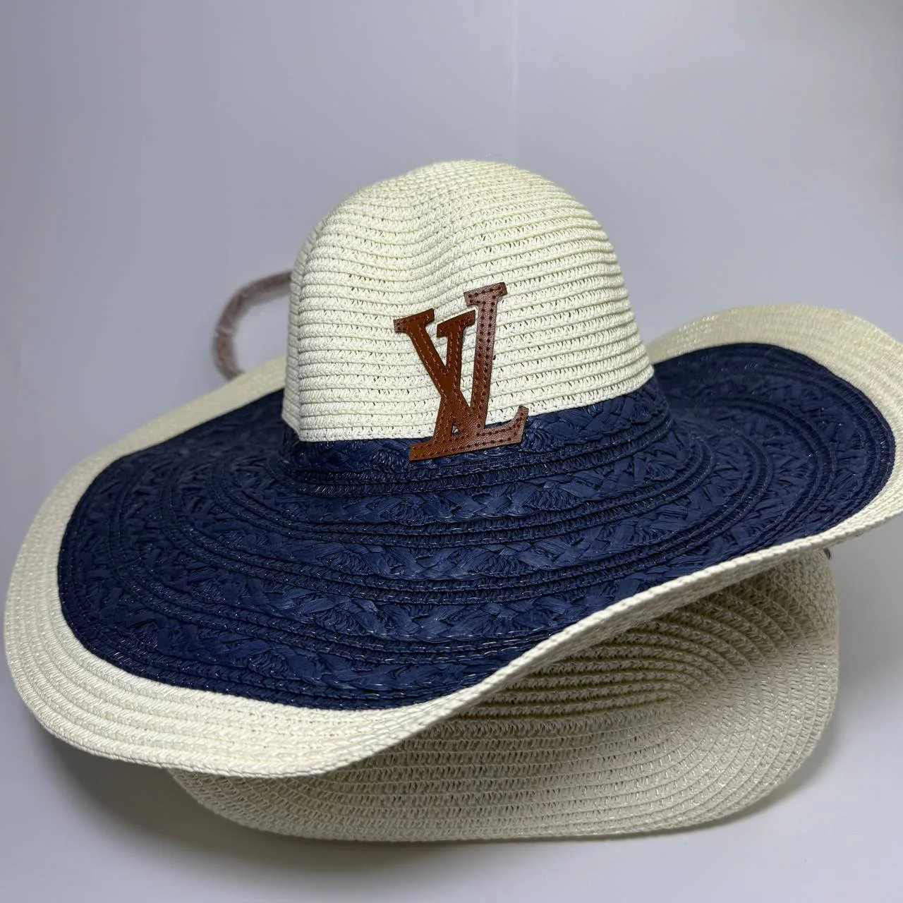 🌸👒 LV Beach Style