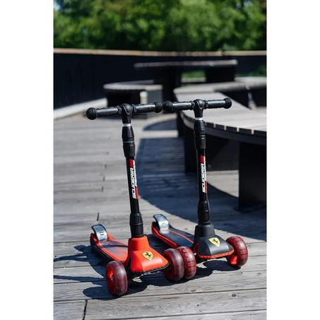 Trottinette repliable à 3 roues lumineuses Ferrari