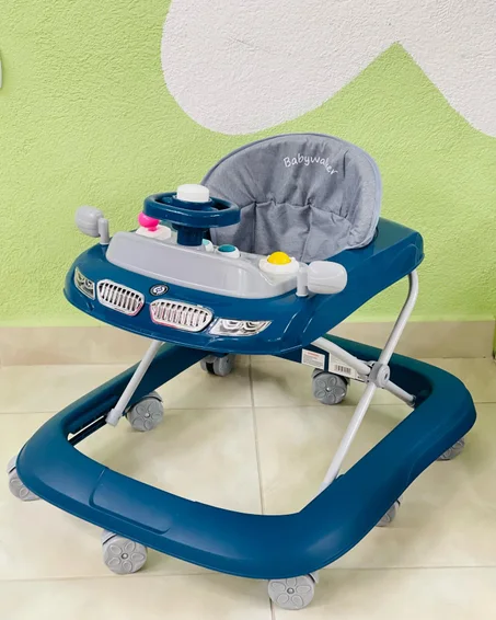 Trotteurs avec volant et musique