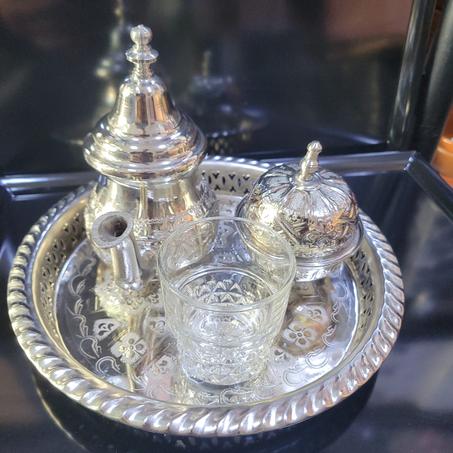 Théière marocaine +Plateaux+sucrier+verre