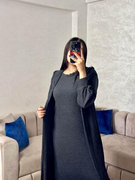 Ensemble Maille Côtelée 2 Pièces : Robe Longue et Gilet à Capuche