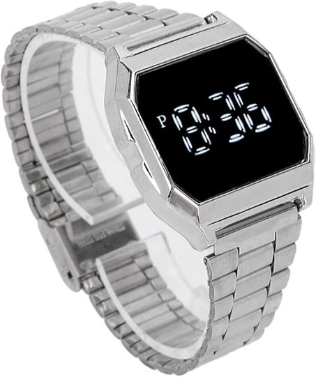 ساعة يد رقمية عصرية تلائم كل الأذواق