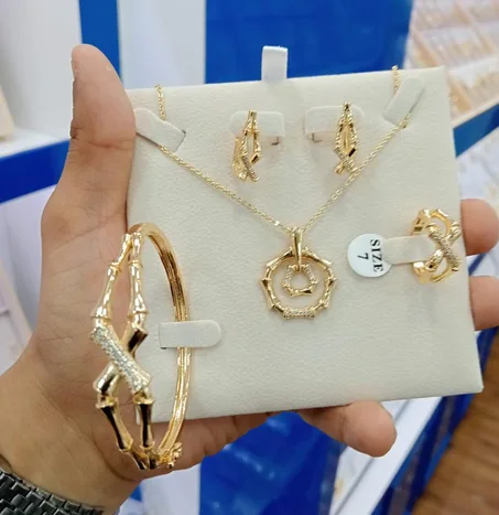 أناقة ذهبية بتصميم راقٍ ✨️