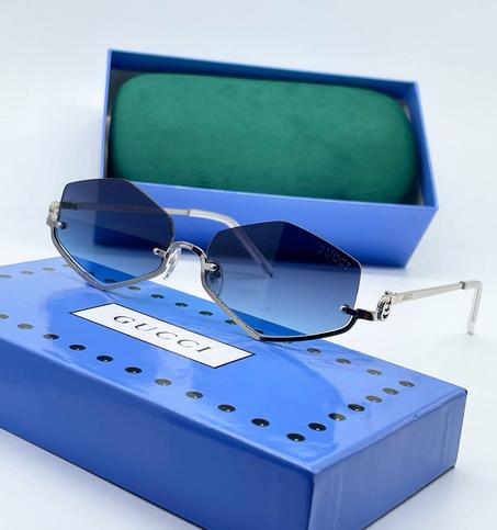 "نظارات GUCCI الراقية – تصميم عصري لإطلالة جريئة وفاخرة"