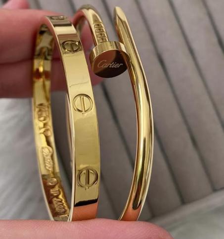 سوار كارتييه الذهبي الفاخر 💫