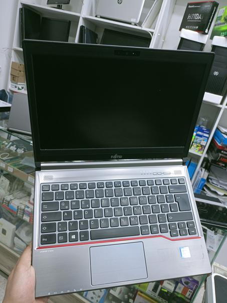 Fujitsu i5 6eme 8/256 ssd  13.3pice battrue + 2h