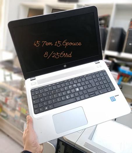 i5 7em    Ram 8  /Stockage 256ssd  15.6"  chargeur original