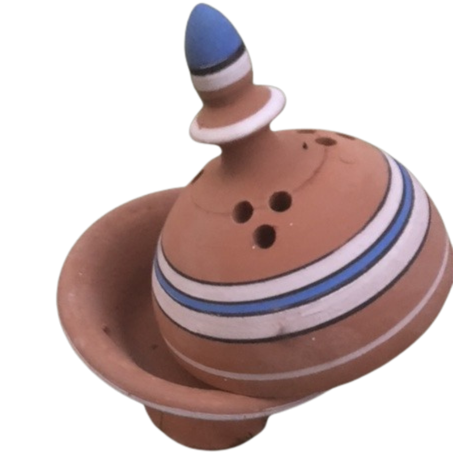 مبخرة تقليدية مصنوعة من الطين الخالص.