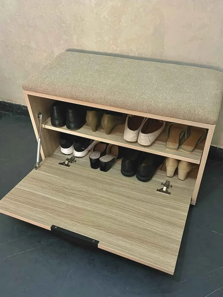 Meuble à chaussures avec siège rembourré