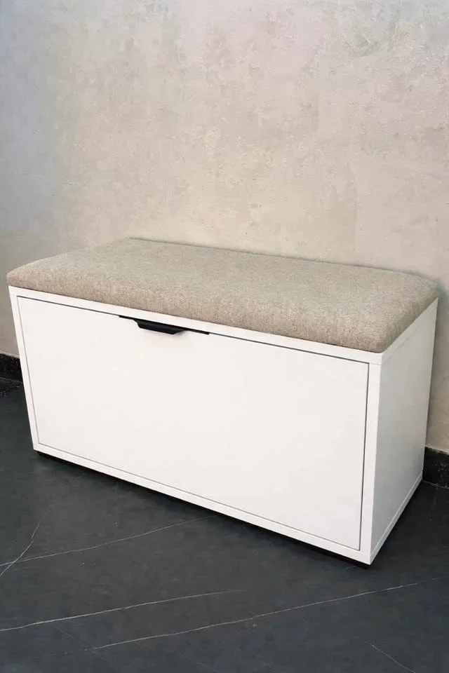 Meuble à chaussures avec siège rembourré