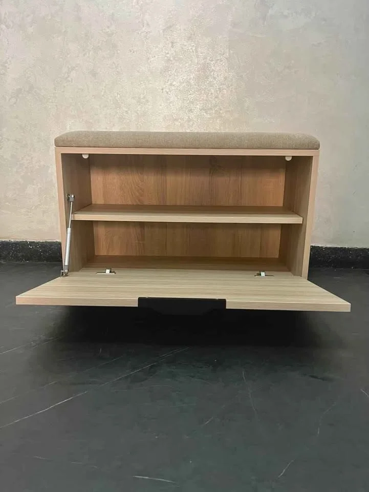 Meuble à chaussures avec siège rembourré