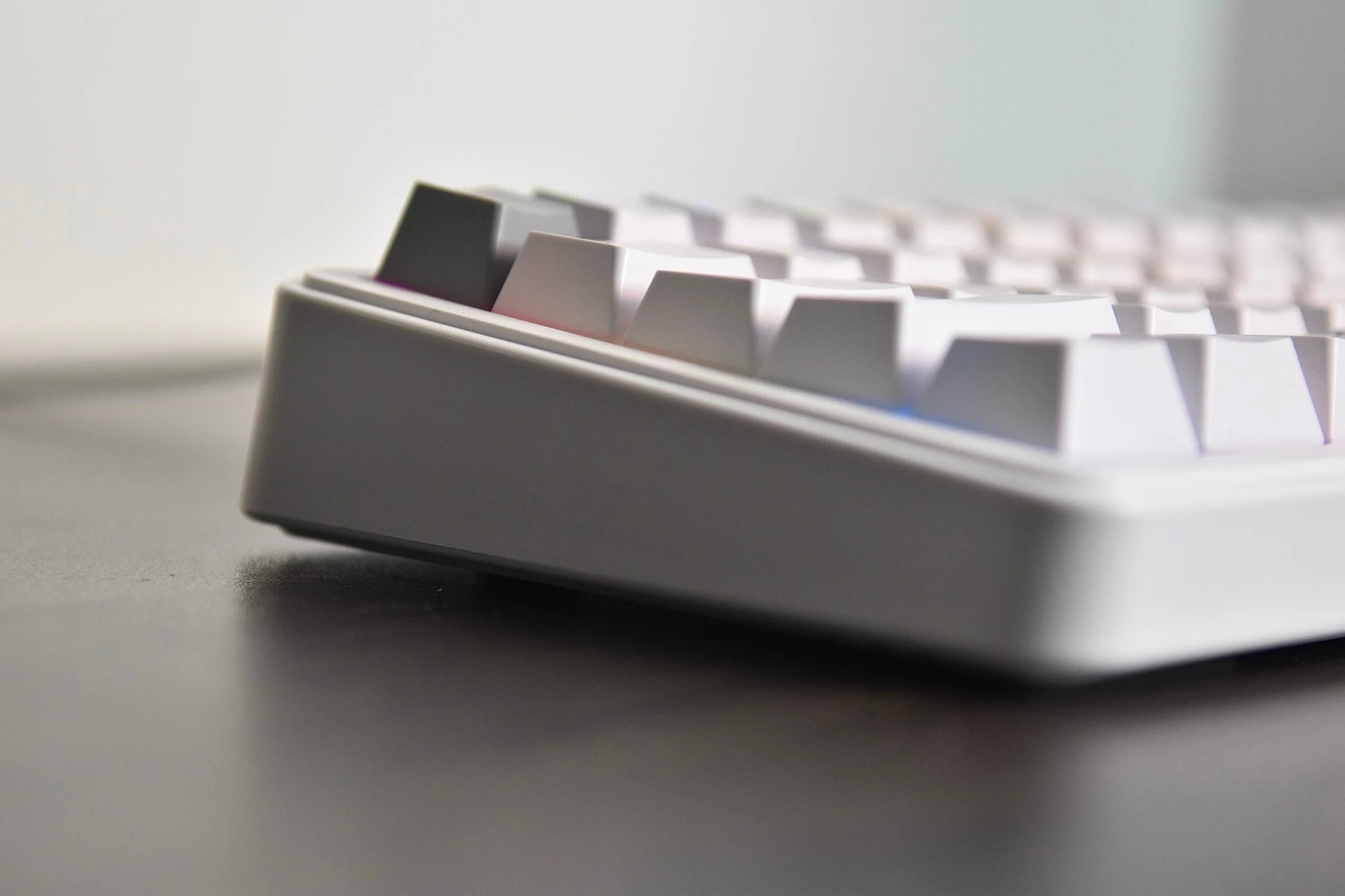 Golden Lion GM68 65% Hot-Swappable 3-Pin Full RGB Lighting USB-C VIA Interface Red/Silver Switches Compact Gaming Keyboard (white)