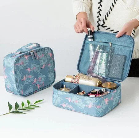 Trousse a maquillage حقيبة لادوات التجميل