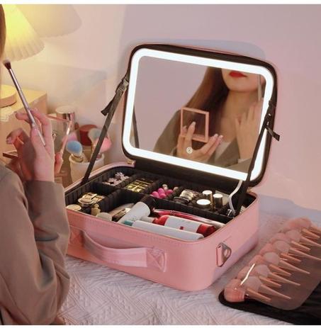 حقيبة مكياج مزودة بمرآة مضيئة