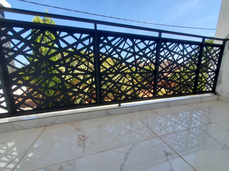 Balcons grilles métalliques »