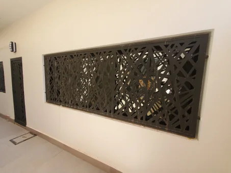 Fenêtre grille métallique BE4