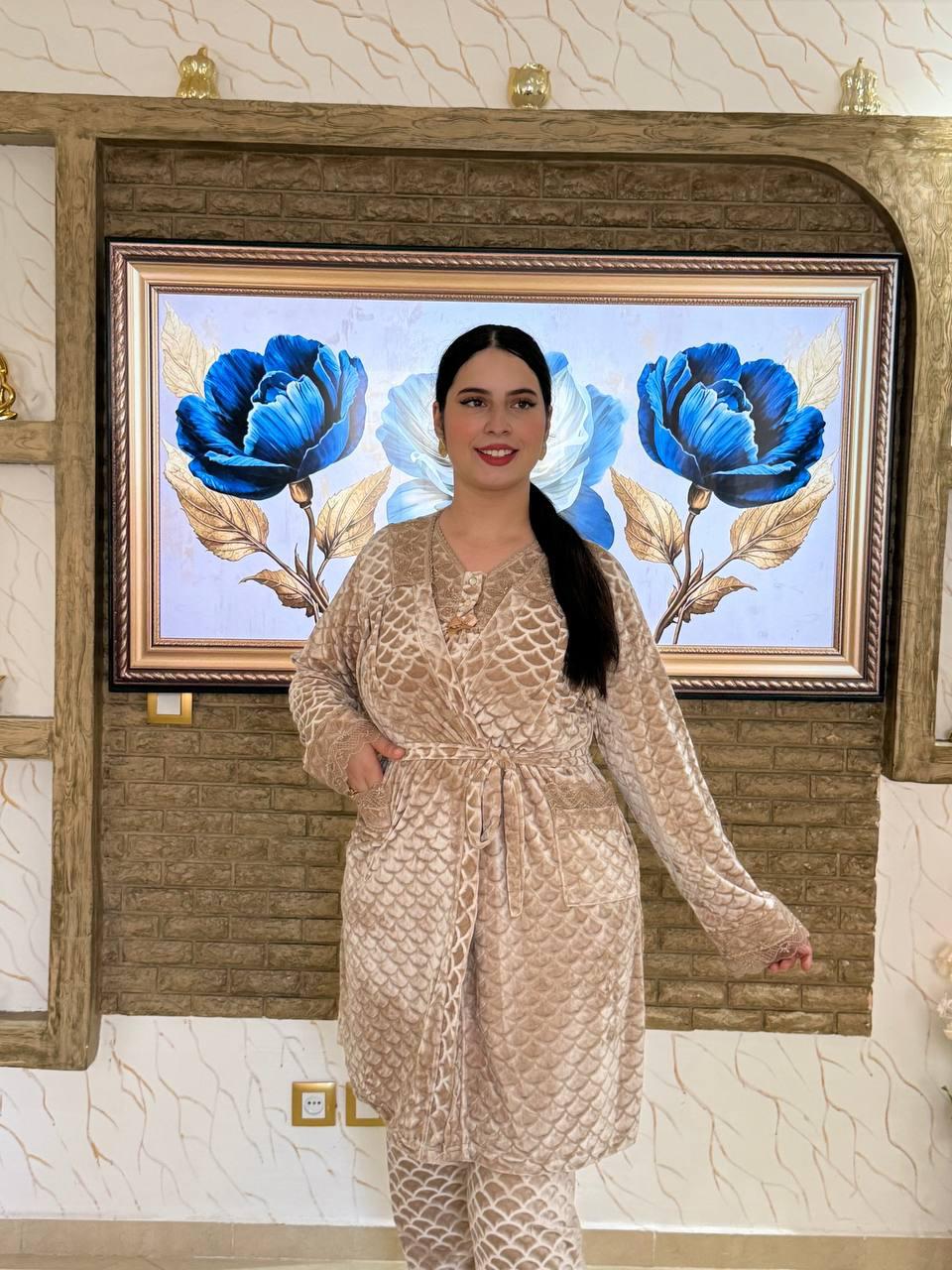✨بيجامة نسائية مخملية راقية بتفاصيل دانتيل – أناقة وراحة فكل لحظة ✨